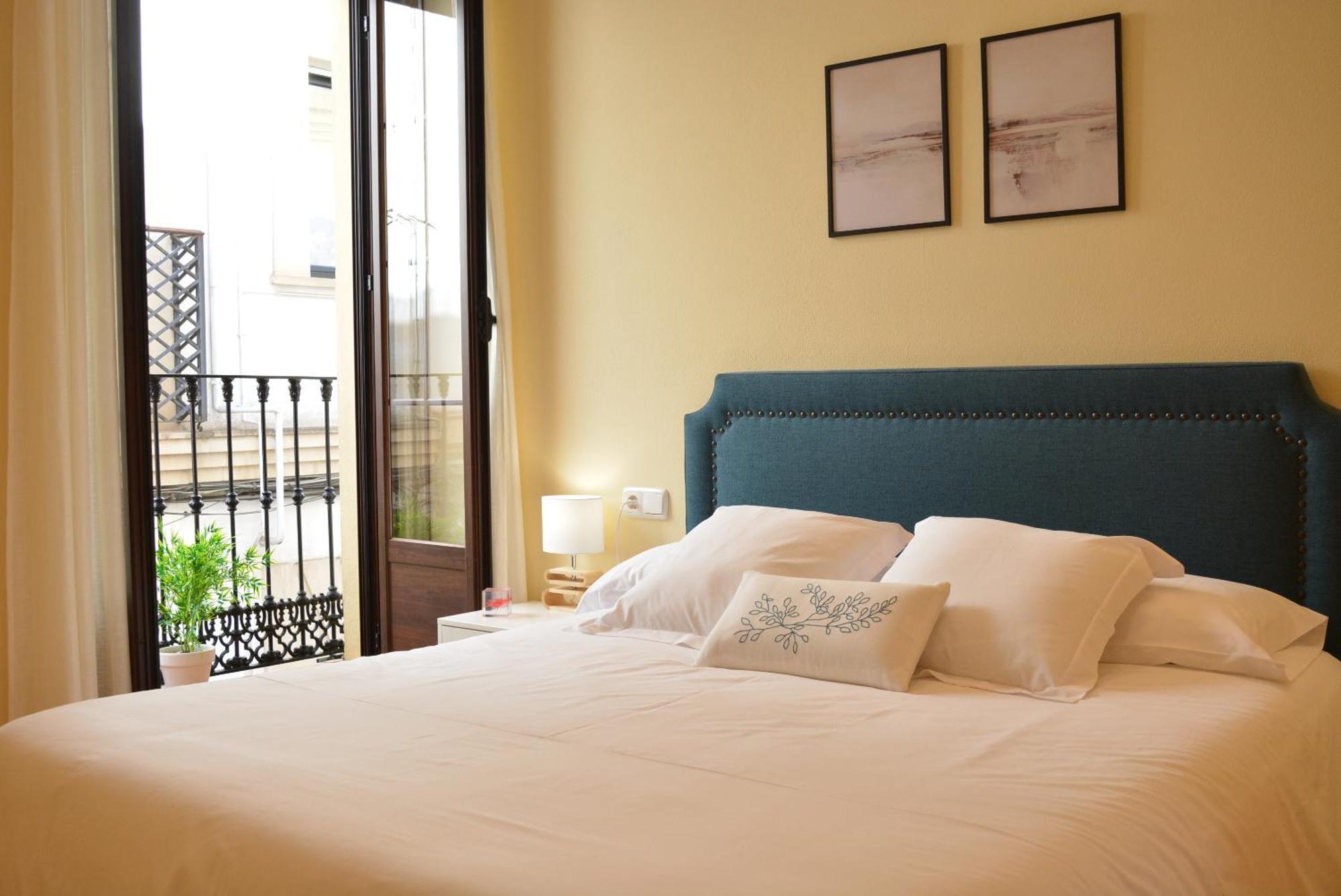 Apartamento Puerta De Cordoba- Exterior Con Balcones Екстериор снимка